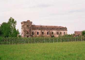 Rischia di terminare l’esperienza del Casale di Teverolaccio a Succivo, una petizione per bloccare lo sfratto