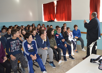 Giosuè De Simone nelle classi di Vico Equense (2)