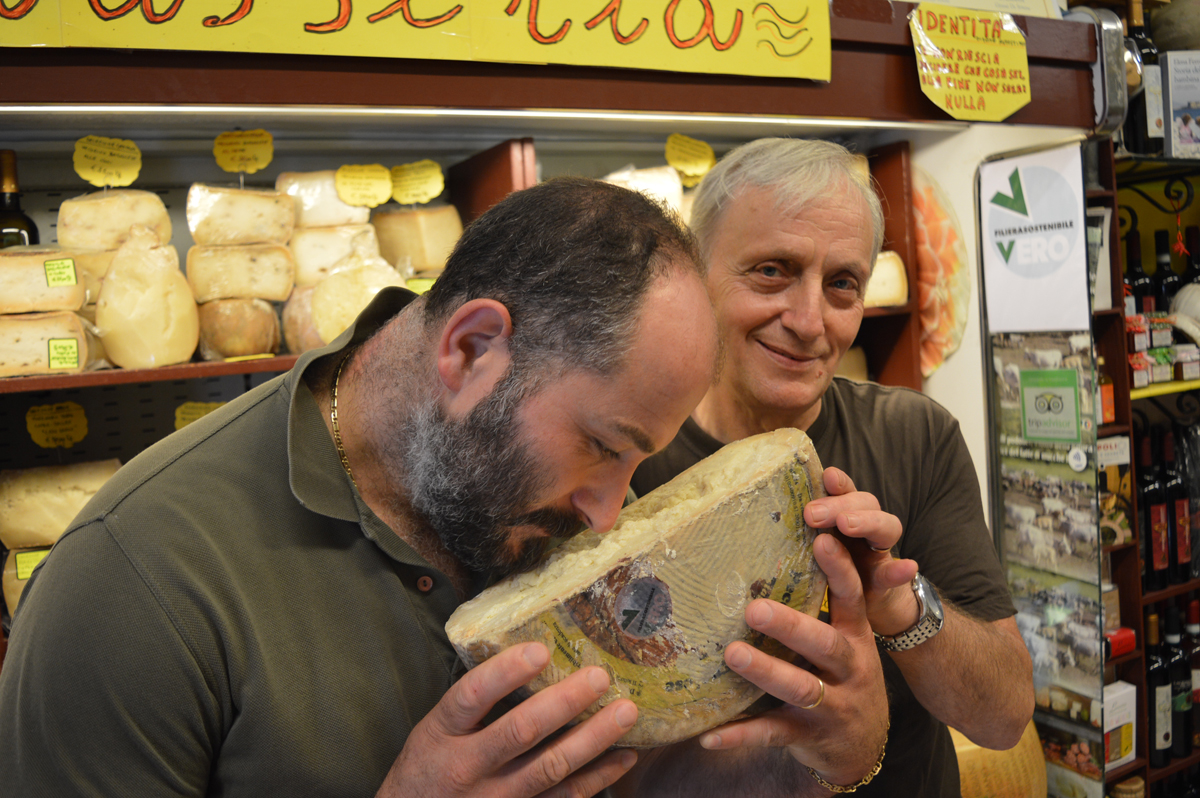 Napoli Cheese Tour arriva da Rafele O’ Lattaro ai Tribunali