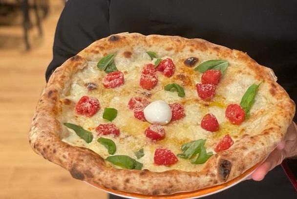 Nuova Pizza di Giuseppe Vesi, la “Bacolese” dedicata a Vincenzo Salemme