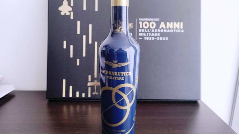 Per il centenario dell’Aeronautica  la bottiglia celebrativa di Elixir Falernum