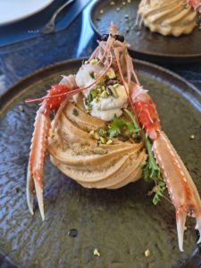 zeppola di mare con zeppola poppella e mousse di scampi